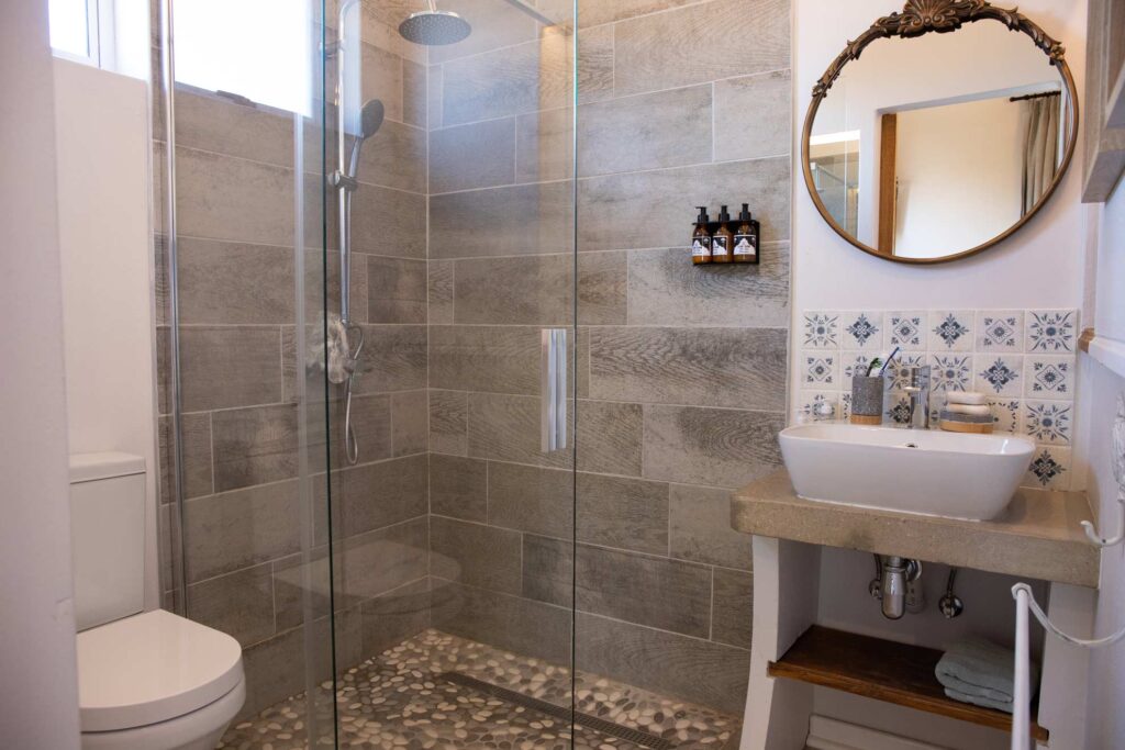 TreeTops Guesthouse Frankfort Bed and Breakfast